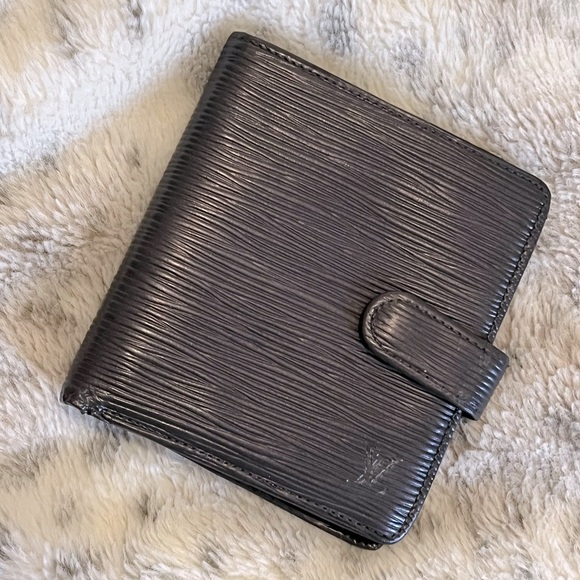 Louis Vuitton Other - Louis Vuitton EPI vintage wallet